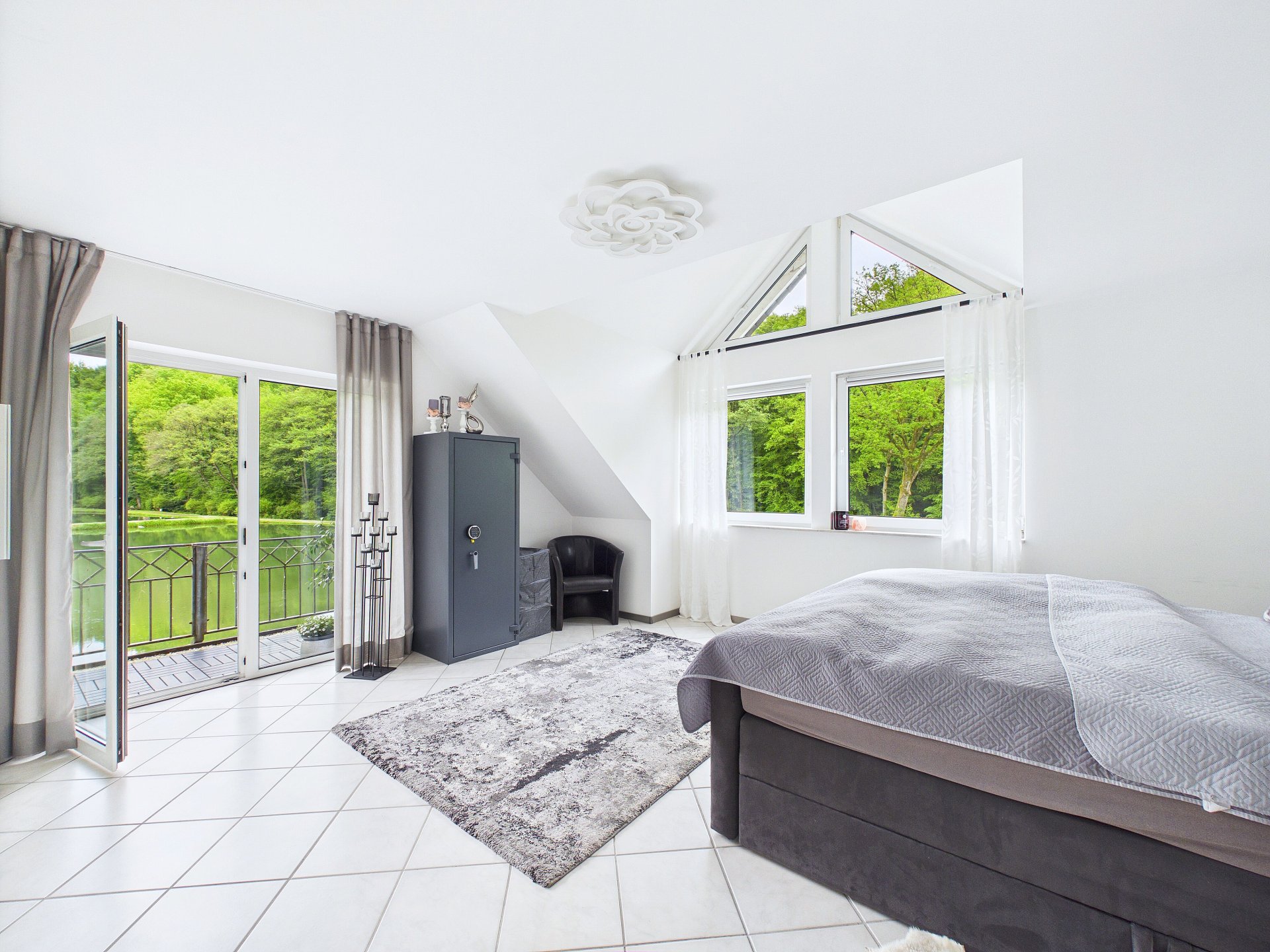 Schlafzimmer 1