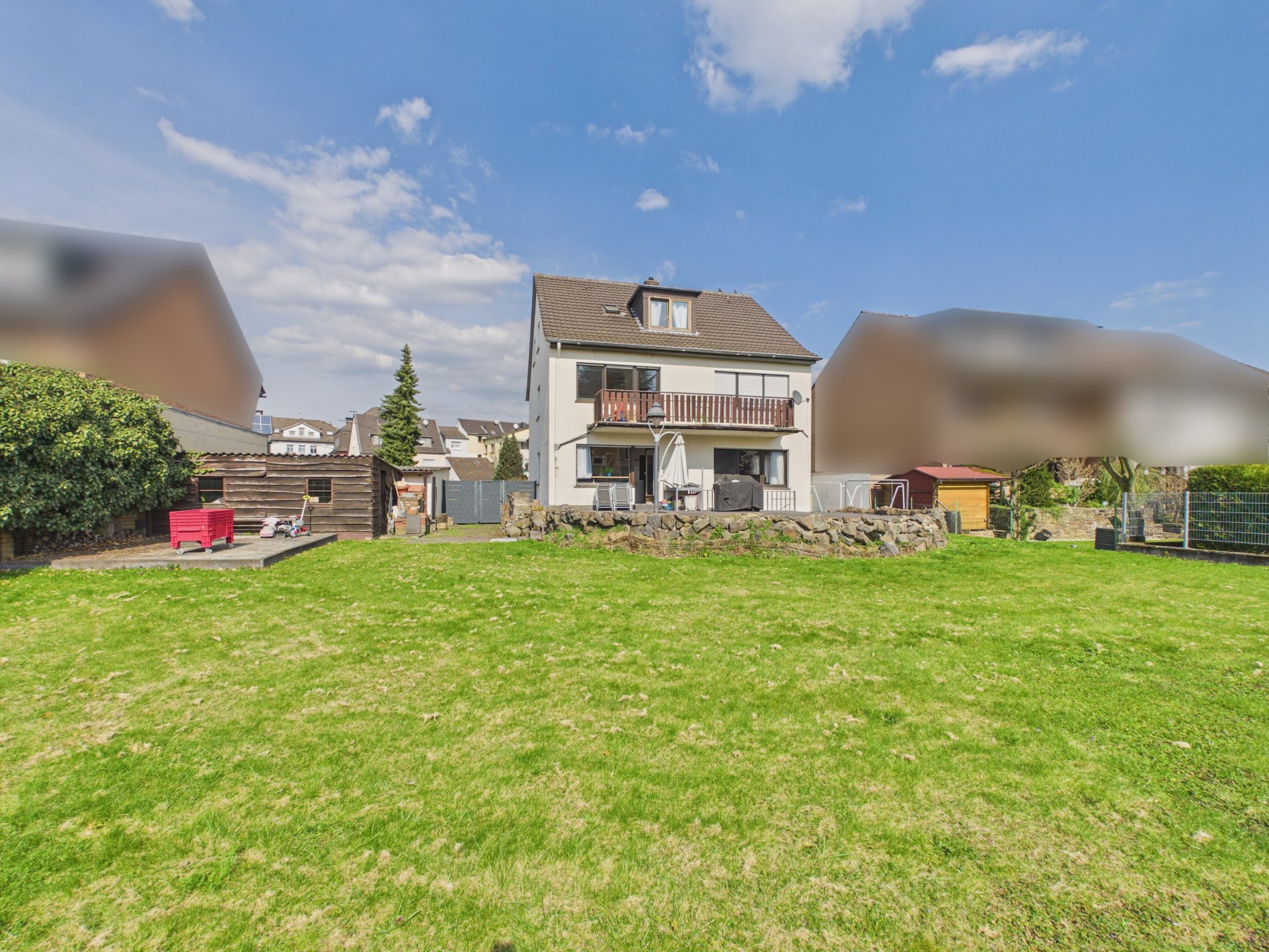 Garten mit Blick auf die Immobilie