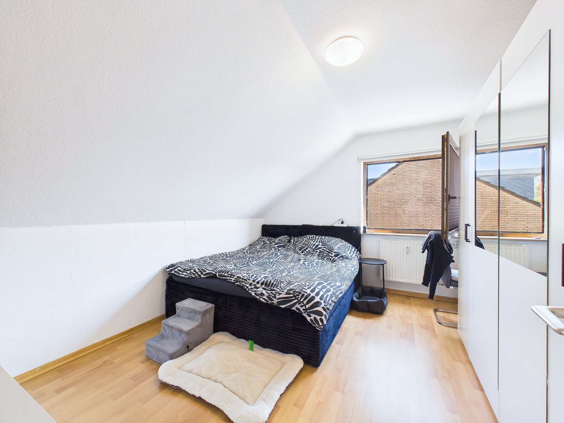 Schlafzimmer DG
